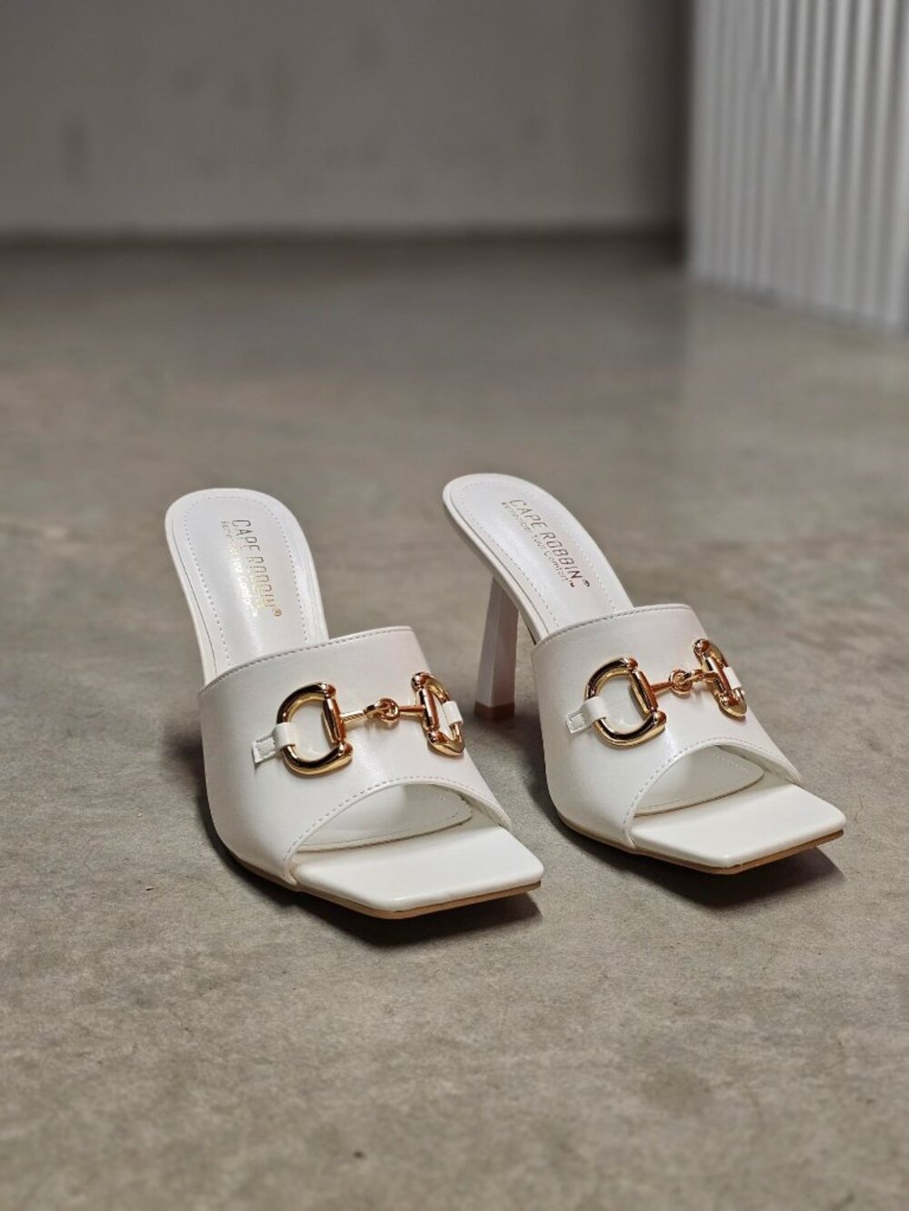 Square Toe White Heeled Mules With Gold Chain Detail - Elegant Slip-On Design Fo - Picture 14 of 14